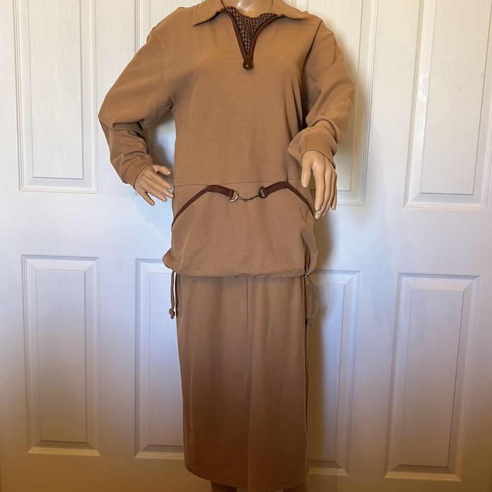 Liz Claiborne petite tan cotton blend casual skirt set w suede /bit detail S/M